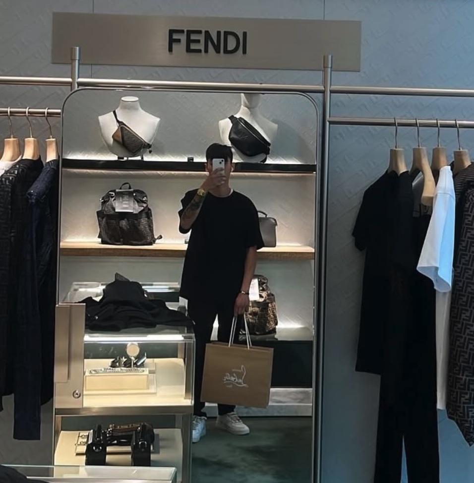Photo taken in a luxury shop and published in November 2024 by Joseph Dion Raymond. ". finfluencer